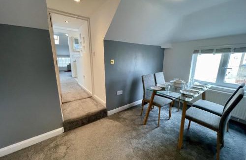 Scarborough Apartment | 2 Bed Apartment - Sleeps 4 - Wifi