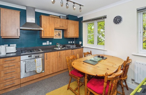 Hatfield Apartment | 2 Bed Apartment - Sleeps 5 - Wifi - Parking - Pets