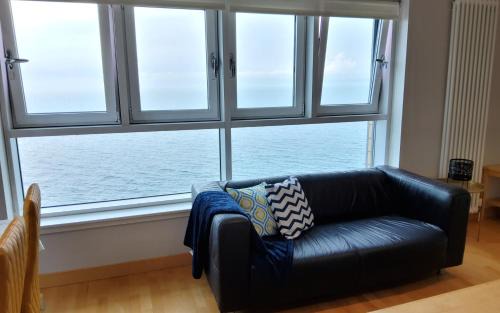 Newhaven Apartment | 2 Bed Aprtmt- Waterfront, 5 Beds, Parking