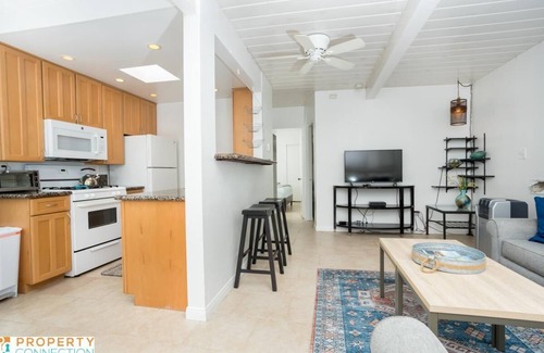 Ocean Beach Cottage | 2 bed beach cottage with all the modern amenities - walk to shop & restaurants!