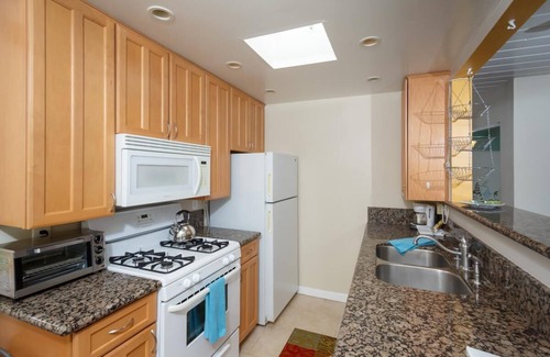 Ocean Beach Cottage | 2 bed beach cottage with all the modern amenities - walk to shop & restaurants!