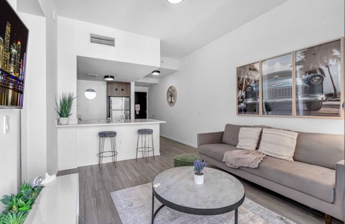 Downtown Miami Apartment | 2 Bed Best Views in Downtown & Brickell