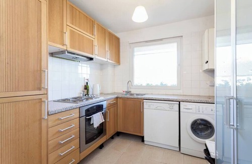 Sands End Apartment | 2 bed bright flat in Fulham