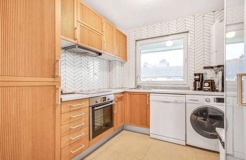 Sands End Apartment | 2 bed bright flat in Fulham