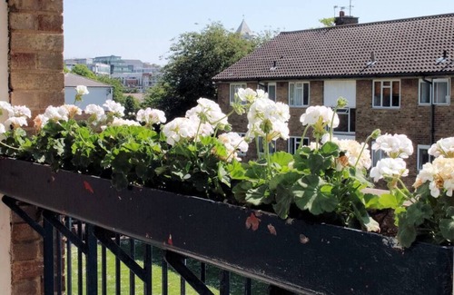 Sands End Apartment | 2 bed bright flat in Fulham