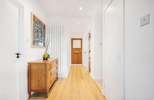 Sands End Apartment | 2 bed bright flat in Fulham