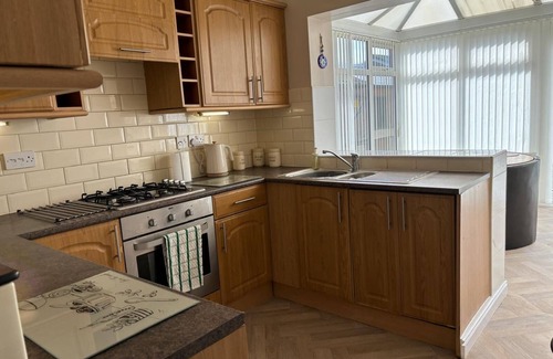 Ingoldmells House | 2-Bed Bungalow, Sleeps 6, Parking & Pet Friendly