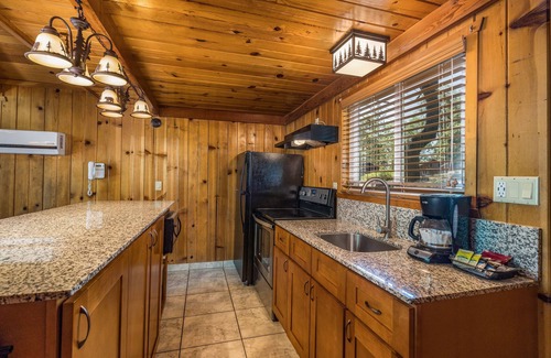 Bass Lake Cabin | 2 Bed Cabin at Bass Lake near Yosemite.