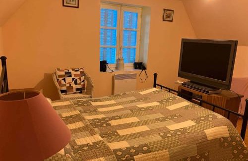 Saint-Cyr-les-Champagnes House | 2 Bed Cottage-Sleeps 4-Garden-Fireplace-Pets