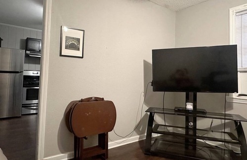 French Quarter Condo | 2 bed condo - 1 block to Quarter. Very walkable.