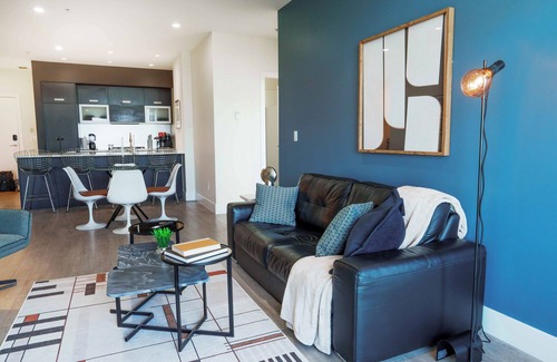 Richmond Apartment | 2 Bed Condo | Near DT, AC | Scenic Views