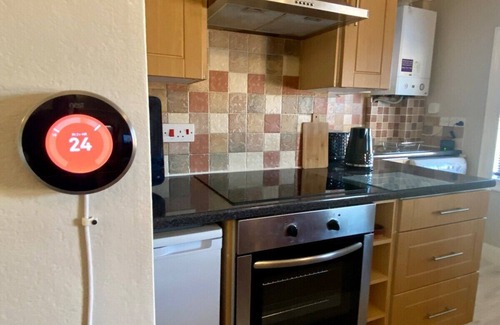 Bedford Apartment | 2 Bed Convenient Contractor Stay With Free Parking & Free Wifi