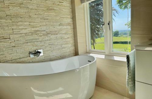 Macclesfield House | 2-Bed Cottage Garden Views near the Peak District