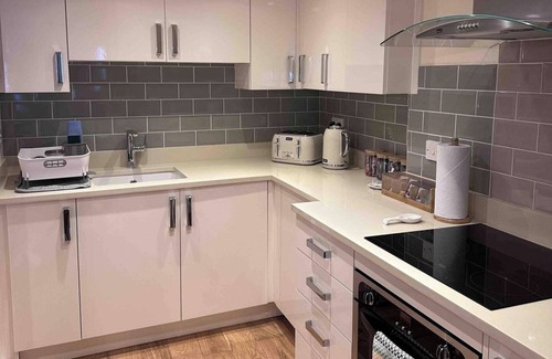 Bridgnorth Cottage | 2 Bed Cottage - Sleeps 4 - Parking - Wifi