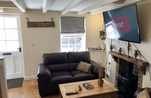 Bridgnorth Cottage | 2 Bed Cottage - Sleeps 4 - Parking - Wifi