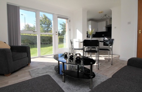 Glasgow Apartment | 2 bed flat Anniesland