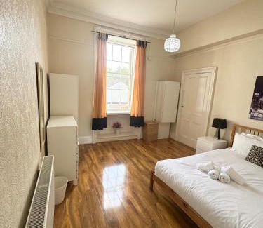 Tollcross Apartment | 2 Bed Flat in Central Edinburgh