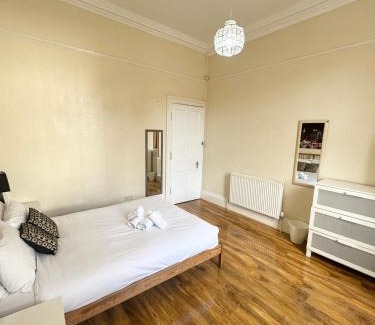 Tollcross Apartment | 2 Bed Flat in Central Edinburgh