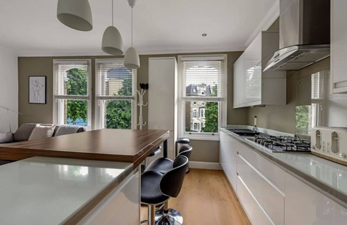 Avonmore and Brook Green Apartment | 2 Bed Flat in West Kensington