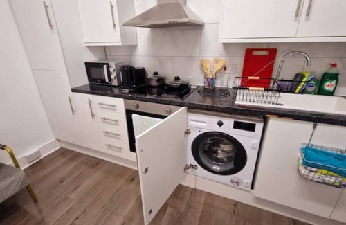 Canning Town Apartment | 2 Bed Flat, Near Canary Wharf, Excel, Airport, O2