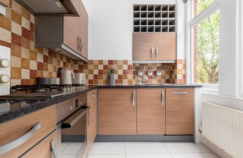 Chiswick Apartment | 2 Bed Flat near Chiswick Park