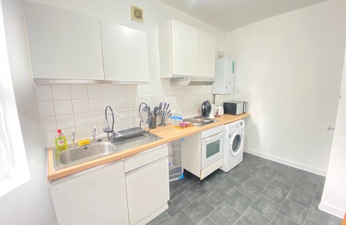 Wood Green Apartment | 2 Bed Flat - Sleeps 4 - Parking - Wifi