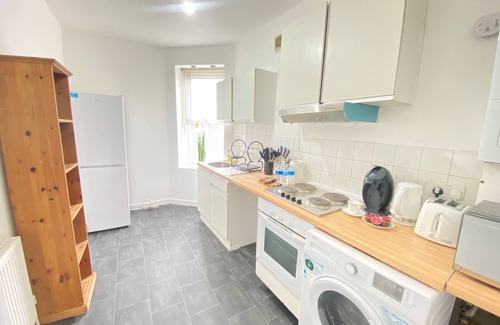 Wood Green Apartment | 2 Bed Flat - Sleeps 4 - Parking - Wifi
