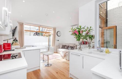 Parsons Green and Walham Apartment | 2 Bed - Fulham Broadway - Garden - Pets Allowed