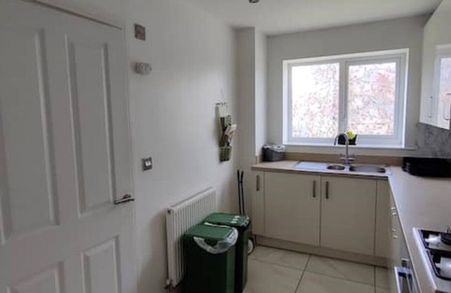 Birch House | 2 bed House Close to Middleton City Centre & Shops
