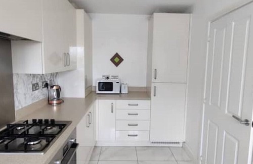 Birch House | 2 bed House Close to Middleton City Centre & Shops