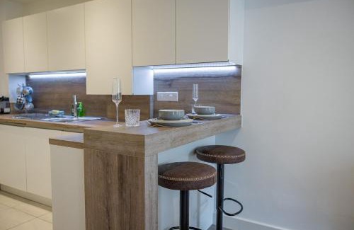Newmarket Apartment | 2-Bed I Converted Malt House I Rare Find I Parking