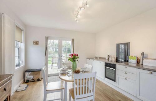 Ayr House | 2 Bed in Ayr 90039