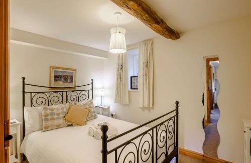 Bouth House | 2 Bed in Bouth LCC03