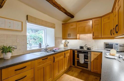 Bouth House | 2 Bed in Bouth LCC03