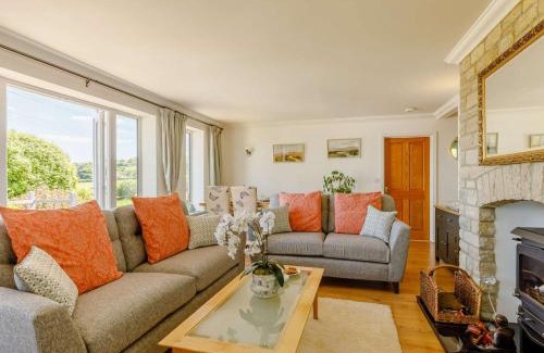 Bridport House | 2 Bed in Bridport 88614