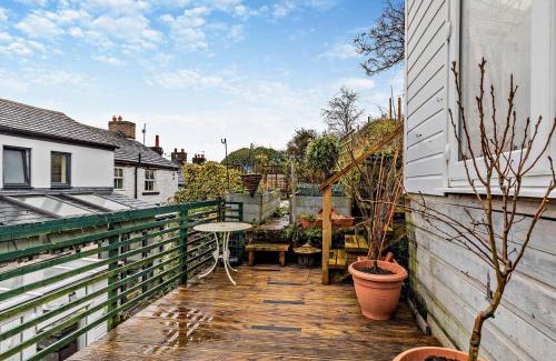 Buxworth House | 2 Bed in Buxworth 94131