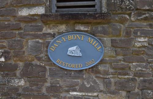 Gilwern House | 2 Bed in Gilwern 86615