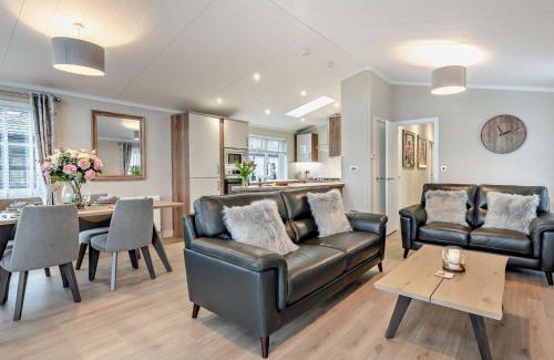 Galston House | 2 Bed in Moscow 94573