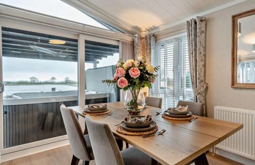 Galston House | 2 Bed in Moscow 94573
