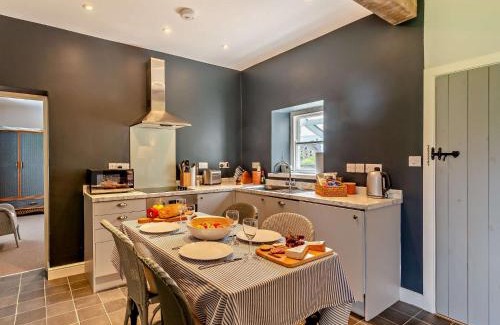 Moulton House | 2 Bed in Richmond G0139
