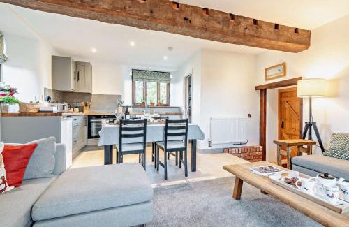 Long Barn House | 2 Bed in Taunton 93581