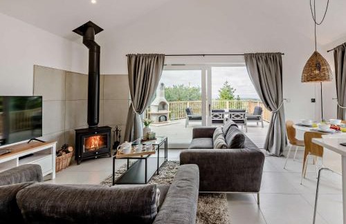 Paignton House | 2 Bed in Totnes 93062