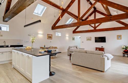 Wakefield House | 2 Bed in Wintersett 93235
