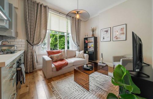 Notting Hill Apartment | 2-Bed Notting Hill Apartment with Garden Access