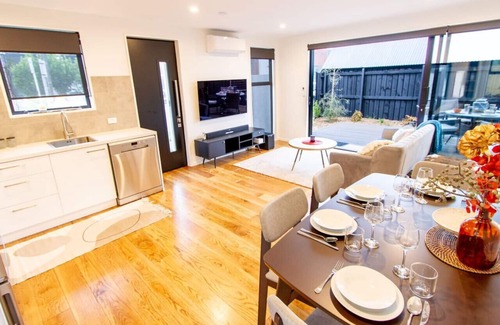 Addington House | 2 Bed Paradise near Hagley Park