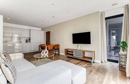 Wandsworth Apartment | 2 Bed Riverside Flat in Wandsworth