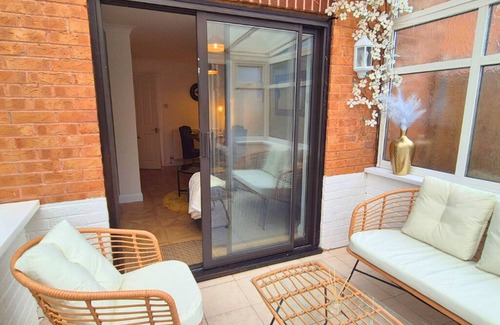 Walsall House | 2 Bed Tamebridge & Bescot Train Station M5/M6-J9 & J7