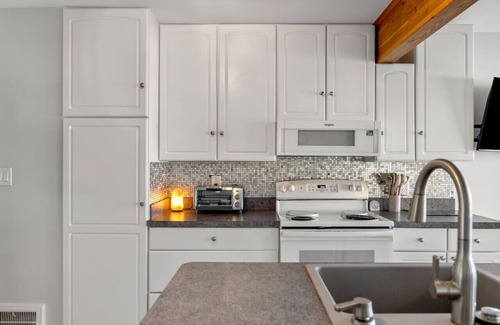 Waterford House | 2 Bed with a view of Sylvan Lake