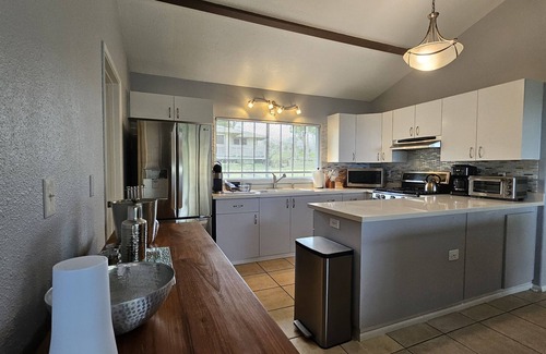 Kapoho House | 2 bed with office at oceanfront park & amazing views!