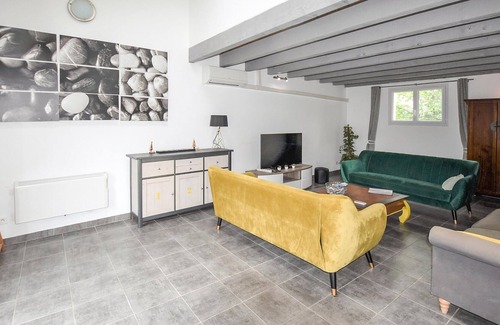 Saint-Paul-Trois-Chateaux House | 2 bedroom accommodation in St-Paul-trois-Châteaux